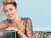 Майли Сайрус в сказочном образе полностью обнажилась для обложки книги 