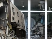 Здание больницы частично разрушено