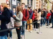 Майже 18 тисяч українців за кордоном просять про допомогу