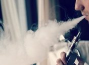 "Ключевое оружие": В Британии хотят "ударить" вейпами по курильщикам