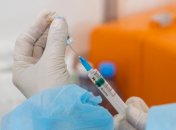 МОЗ запевняє, що для українців є 10 млн доз вакцини від COVID-19: як і де її можна отримати