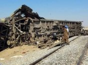 В пакистанском поезде взорвалась бомба, есть погибшие