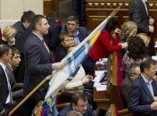 Кличко выступил в парламенте со знаменем Военно-морских сил Украины 