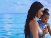 Решила привести себя в порядок: Ким Кардашьян вспомнила, как отложила роды ради маникюра