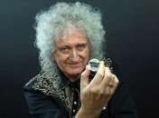 Британия выпустила памятную монету в честь британской рок-группы Queen (Фото, Видео)