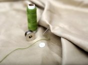 Чтобы спрятать затяжку, вам понадобится только нитка и игла
