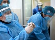 В Украине можно без очереди получить вакцину от коронавируса, но мало кто об этом знает: как так вышло