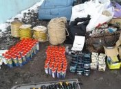 Гражданин Украины вез через КПВВ пособницу НВФ и скрытые товары