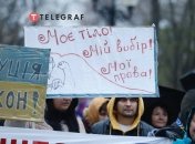 В Киеве протестуют против вакцинации от коронавируса.