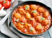 Рыбные котлетки в томатном соусе