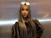Cardi B будет помогать нуждающимся фанатам