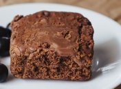 Судья «Мастер шеф» рассказал, как приготовить кекс-брауни: пошаговый рецепт 