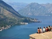 Еще одна страна упростила въезд для украинцев, будет пускать без теста