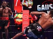 Боксер отправил соперника в стоячий нокаут (видео)