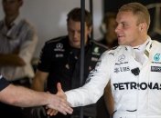 Хэмилтон готов помочь Боттасу в борьбе за второе место