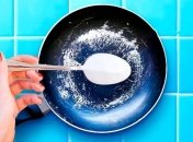 Харчова сода і оцет є відмінними натуральними засобами для чищення.