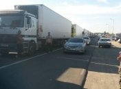 На въезде в Крым застряли 240 грузовиков