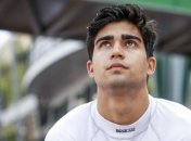 Участника ужасной аварии Формулы-2 вывели из комы