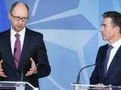 Яценюк заявил, что Украина не обсуждает членство в НАТО