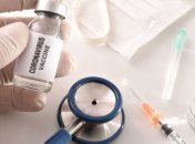 Еще одна страна согласилась поделиться с Украиной остатками вакцины от COVID-19