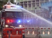 Протесты в Гонконге: полиция впервые применила водометы