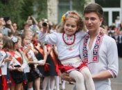 Во всех школах Украины прозвенел последний звонок