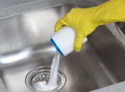 Засор можна прочистити звичайним пральним порошком