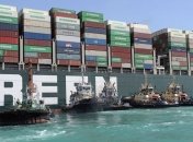 Движение по Суэцкому каналу возобновили: появилось видео, как Ever Given продолжил свой путь