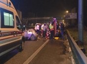 В Киеве Daewoo въехал в людей, которые толкали авто