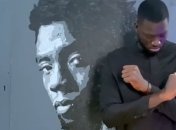 В память о Чедвике Боузмане: художник нарисовал портрет звезды двумя цветками (Видео)