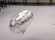 Квадрокоптеры уже надоели: инженеры создали дрон-аэростат (Видео)