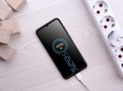 Можно ли держать телефон на зарядке после 100%