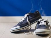 Елементарні хитрощі впораються з душком у взутті