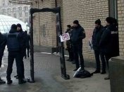 В центре Киева установлены металлоискатели