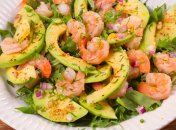 Салат з креветками та авокадо