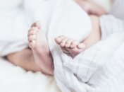 На Тернопольщине младенца выкинули на мусорку: подробности шокирующего ЧП