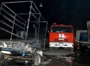 В Днепропетровске горел склад и пять автомобилей