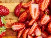 Диетологи рассказали, как похудеть благодаря клубнике