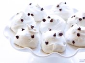 Меренги с шоколадными чипсами