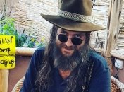 От миллионера-плейбоя до бедного благотворителя: история Мацци Думато (Фото)