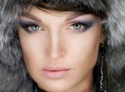 Анастасия Волочкова надела на голову "павлина"