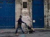 Оставайтесь дома: Во Франции ввели штрафы для нарушителей карантина