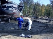 ГСЧС: Один резервуар на нефтебазе продолжает фитилировать