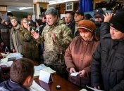 Порошенко посетил избирательный участок в Краматорске