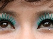 Американка украла ресницы