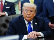 Дональд Трамп с неудачным гримом на лице