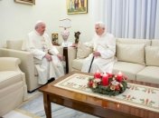 Впервые в истории: два Папы поздравили друг друга с Рождеством 