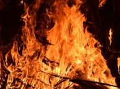 В Яремче 5 часов тушили отель, в котором летом отравились дети (Видео)