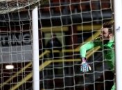 Футболист забил сумасшедший гол с центра поля (видео)