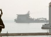 В Одесском порту сорвало и унесло в море док (Видео) 